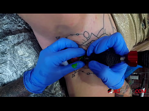 ❤️ Extrem tätowierte Hottie Sully Savage hat ein Tattoo auf ihrer Klitoris ️❌ Sex video bei de.xxx050890.ru ❌️